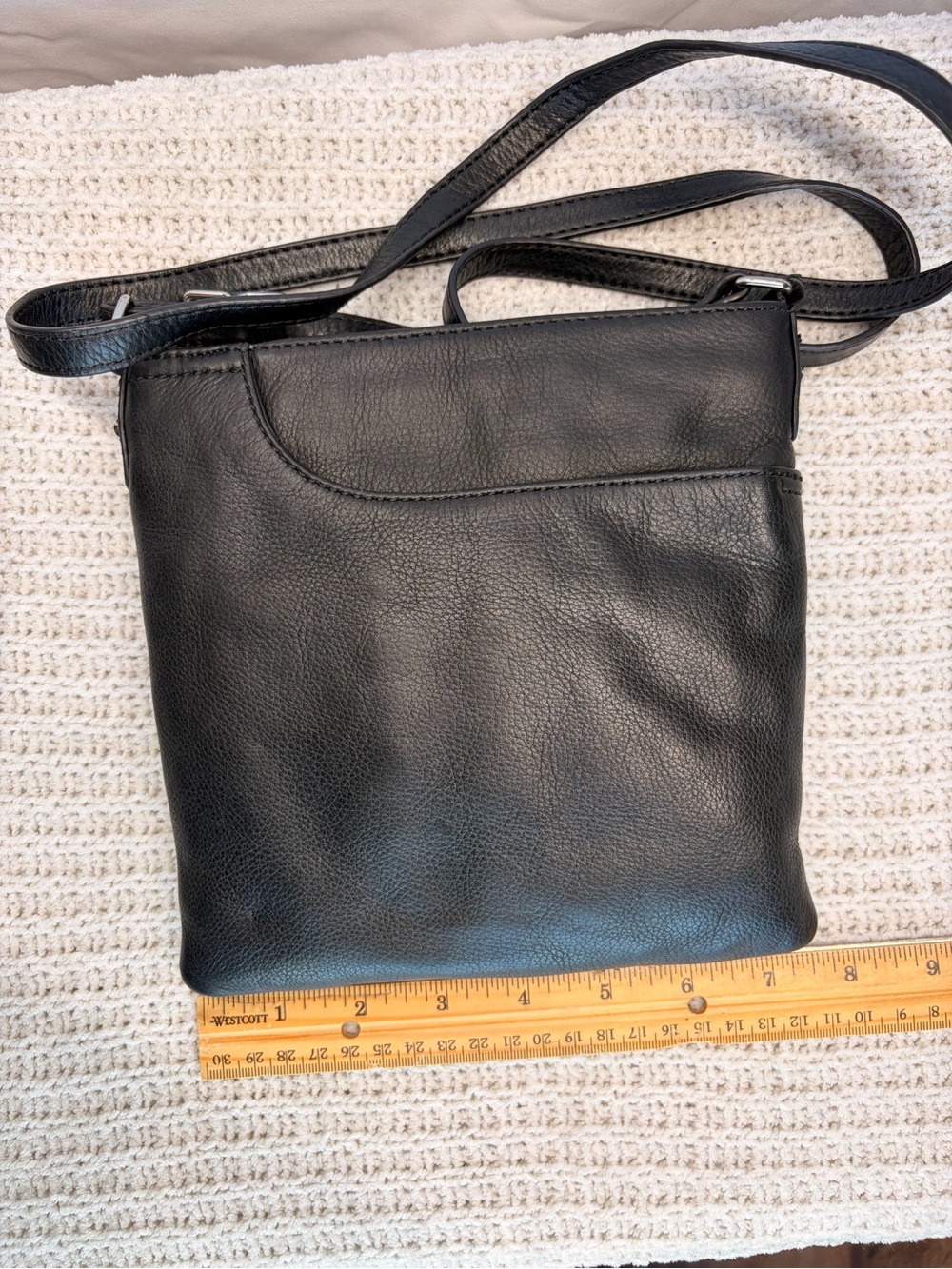 Classic Black Leather Crossbody Bag - Unbranded